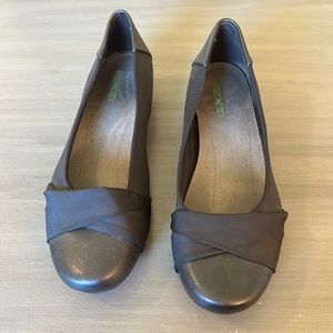Women’s black flats size 10